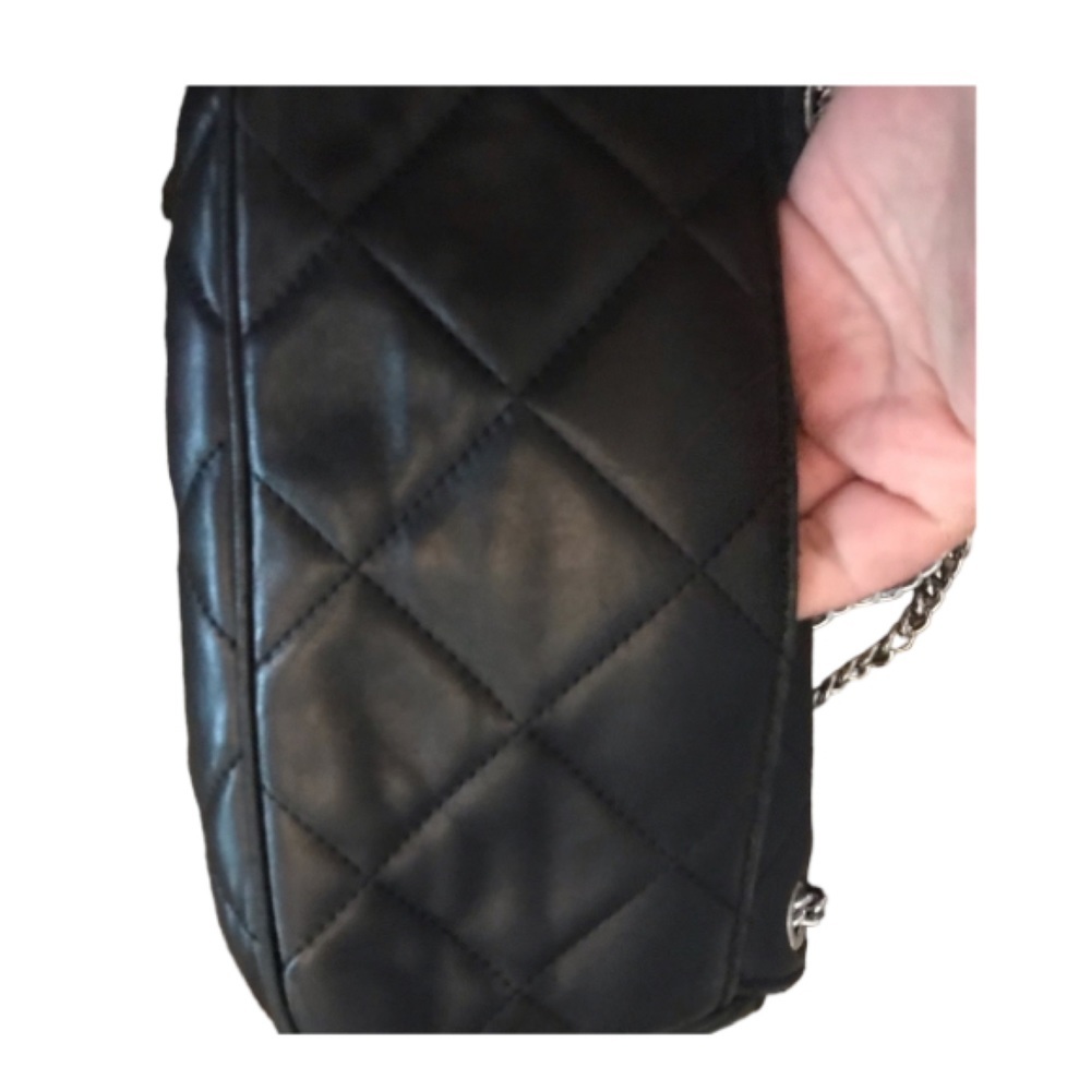 Micheal Kors black classic quilted  leather crossbody, versatile Like New - Picture 5 of 13